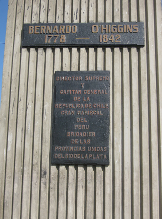 St. Martinsallee, Higgins-Denkmal, Tafel