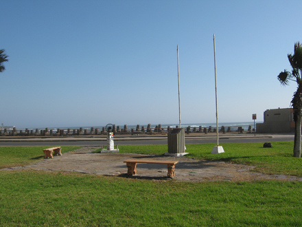 Alle zum Strand von Arica, ein Denkmal mit
                    einem Rad