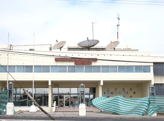 18.-September-Allee, die
                        Tarapaca-Universit�t, die Frontfassade