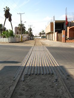 Paso a nivel von carriles,
                                    vista al norte
