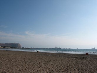 La playa Chinchorro con cerro
                                  Morro 02