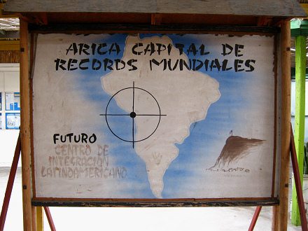 Cuadro indicando r�cords de Arica (05)
                          con un mapa con "Am�rica" del Sur
                          con Arica y cerro Morro