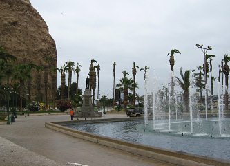 Mackennaplatz, der grosse
                                Springbrunnen 01