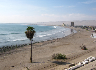 r Chinchorrostrand mit der
                                    Bahnlinie Arica-Tacna ist durch den
                                    Klimawandel bedroht: Der steigende
                                    Meeresspiegel wird den Strand in 10
                                    Jahren zerst�ren, wenn keine
                                    Massnahmen ergriffen werden