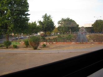 Avenida con parque