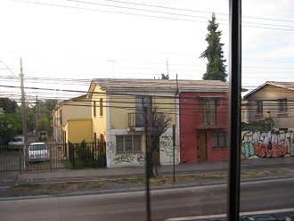Barrio lateral con casas peque�as