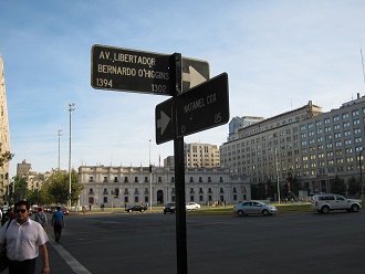 R�tulos de avenida Higgins y de avenida
                        Cox