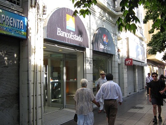 Paseo Puente. banco Estado,
                                fachada