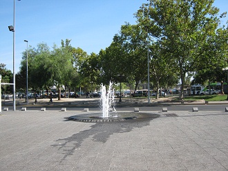 Avenida Balmaceda, una fuente peque�a