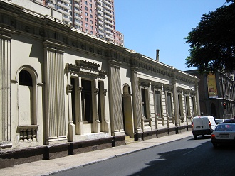 Avenida McIver, casa neo clasicista