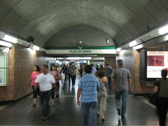 Estaci�n de la plaza Central (plaza de
                        Armas), t�nel de peatones