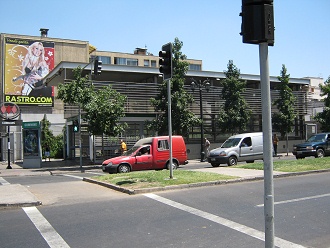 La estaci�n del metro Cumming, vista total