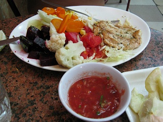 Centro de Santiago de Chile, escalope de
                          pollo con ensaladas