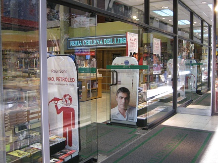 Calle Hu�rfanos, la librer�a
                                  "Feria Chilena del Libro",
                                  entrada