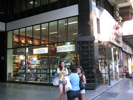 Calle Hu�rfanos, librer�a
                                  "Contrapunto"