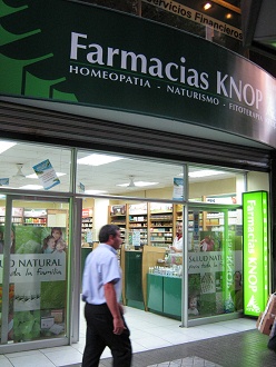 Farmacia "Knop" en la calle
                          Hu�rfanos