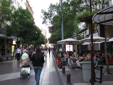 Caf� con terraza en la calle Hu�rfanos