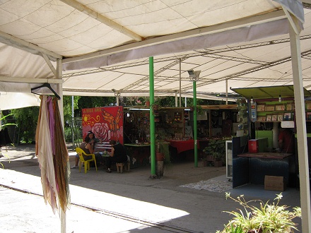 Calle P�o Nono, puestos de artesan�a 01