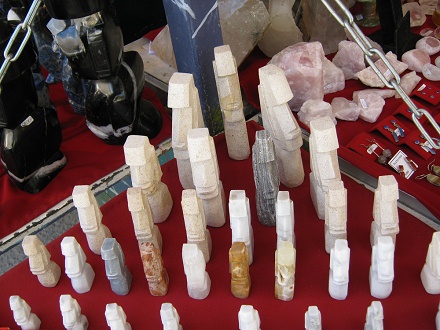 Figuritas de la isla de Pascua en
                          combarbalita