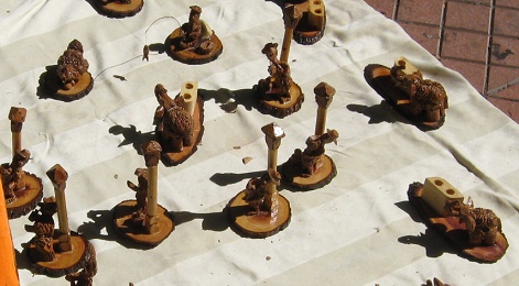 Calle P�o Nono, figuritas en
                                  huesos de melocot�n, primer plano 02
