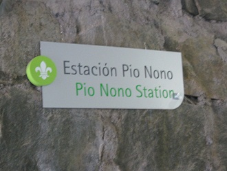 La placa de la estaci�n de abajo
                          "P�o Nono"
