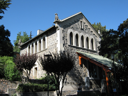La estaci�n de la cumbre del funicular
                          vertical del parque Metropolitano de Santiago
                          de Chile