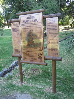 Jard�n Bot�nico "Mapulemu", placa
                grande de avisos