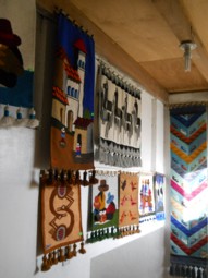 Wand mit weiteren Wandteppichen