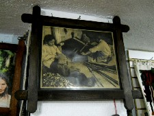 Foto con telar para trabajar en el
                            piso