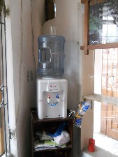 Agua potable en la tienda