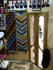 La salida de la tienda con tejidos