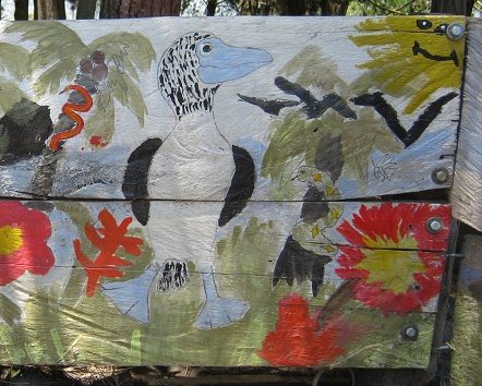Der Riesenvogel mit Palmen, Blumen, dem
                          Meer im Hintergrund und der fr�hlichen Sonne,
                          Nahaufnahme