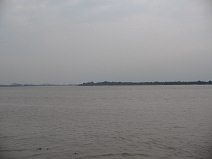 Das Uferpanorama von Guayaquil am
                        "Malec�n 2000" am Guayas-Fluss (01)