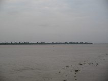 Das Uferpanorama von Guayaquil am
                        "Malec�n 2000" am Guayas-Fluss (03)