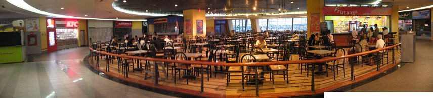 Guayaquil, Terminal Terrestre en la
                        madrugada, los restaurantes est�n cerrados
                        todav�a, aunque las rejas ya son abiertas y los
                        restaurantes ya son iluminados (01-04)