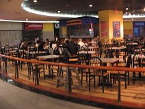 Guayaquil, Terminal Terrestre en la
                        madrugada, los restaurantes est�n cerrados
                        todav�a, aunque las rejas ya son abiertas y los
                        restaurantes ya son iluminados (02)