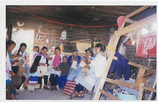 Equipo en un semic�rculo 03