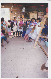 Equipo en un semic�rculo 04, de canto