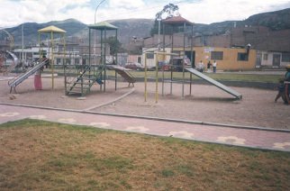 Spielplatz Prolongaci�n Libertad,
                        Spielburg, Sicht 01