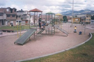 Spielplatz Prolongaci�n Libertad,
                        Spielburg, Sicht 02