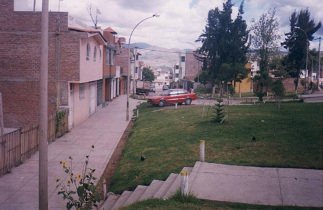 Spielplatz Prolongaci�n Libertad, Urb.
                        Bancarios, Fassadenbild