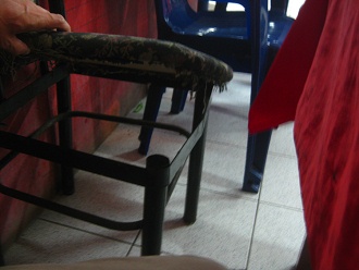 Chifa "Pek�n" en Chimbote, la
                          silla est� rota
