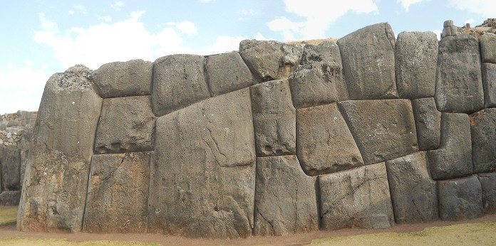 Cusco Sacsayhuam�n, gigantische Zickzackmauer, Panorama 01