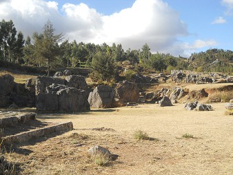 Cusco Sacsayhuam�n, Bereich mit Gigasteinen und Thronen 02