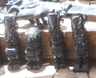 Kunsthandwerkwerkstatt in Cusco
                    Sacsayhuam�n: Inkas oder andere Ausserirdische,
                    Nahaufnahme - Es waren G�TTER