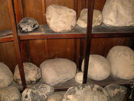 Piedras en una repisa, primer
                                    plano 03
