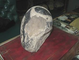 Una piedra da�ada donde la capa
                                    es visible (01)