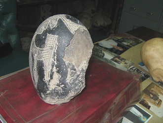 Una piedra da�ada donde la capa
                                    es visible (02)