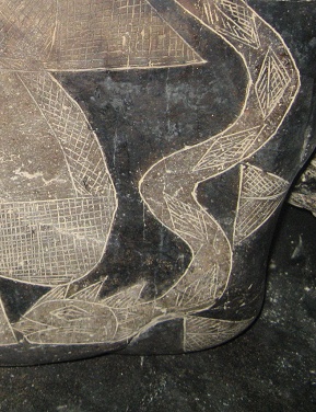 El Serpiente tiene dise�os gr�ficos en
                            su piel, primer plano