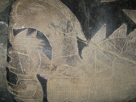 Cabeza del dinosaurio con pajarito,
                            primer plano